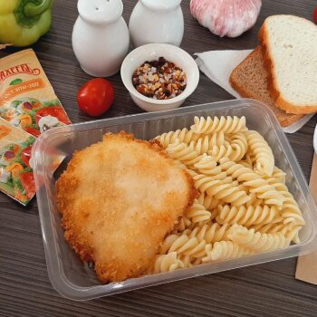 Макароны со шницелем куриным