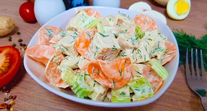 Салат с индейкой и сельдереем 250 гр
