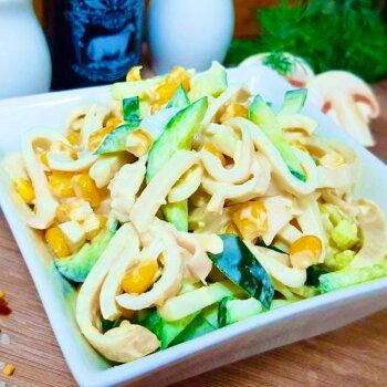 Салат Кальмары с кукурузой 250 гр