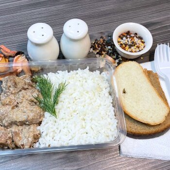 Рис с печенью куриной в сливочном соусе