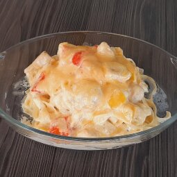 Паста с курицей и овощами в сливочном соусе 300 гр