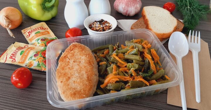 Фасоль стручковая с овощами и котлетой куриной Фасоль стручковая с овощами и котлетой куриной