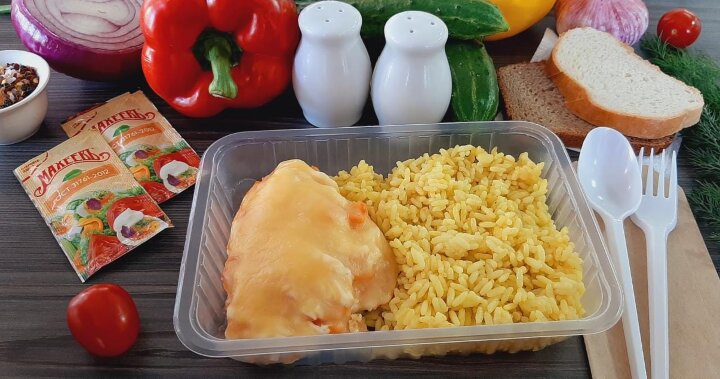 Рис с грудкой куриной с овощами и сыром