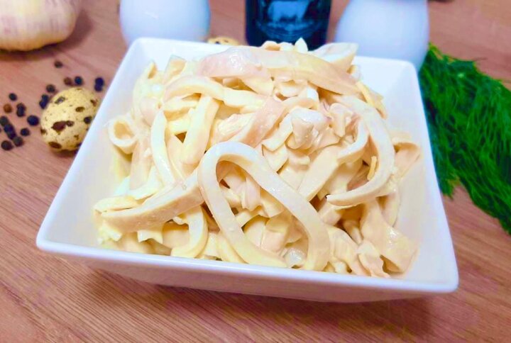 Салат из кальмаров 250 гр